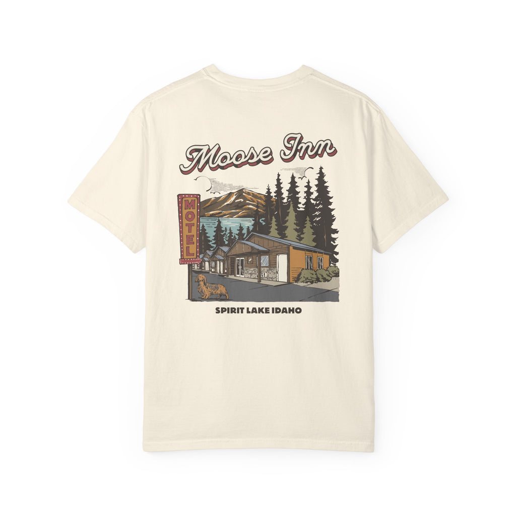 Moose Inn Welcome T-Shirt — Retro Dachshund Cabin Tee